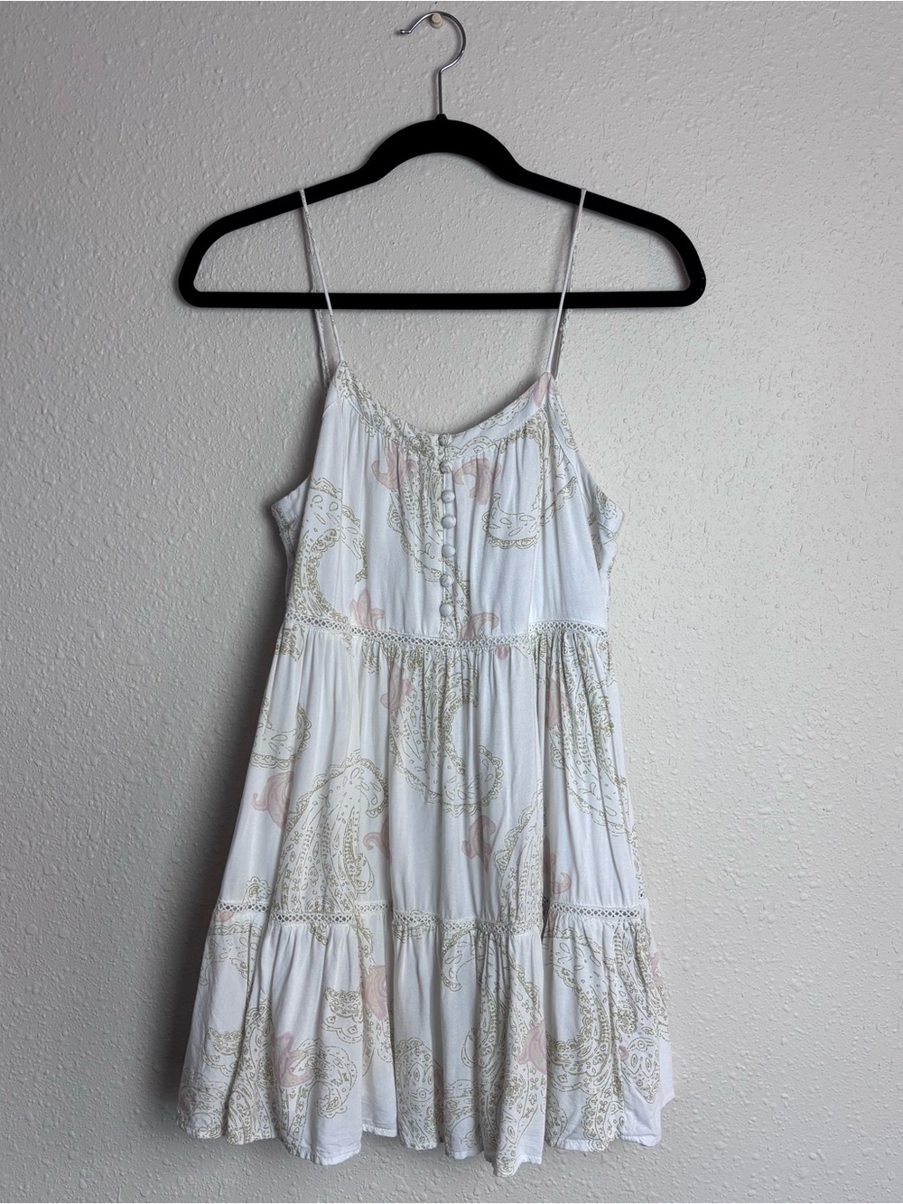 UO White Paisley Tiered Spaghetti Strap Sundress Size Medium